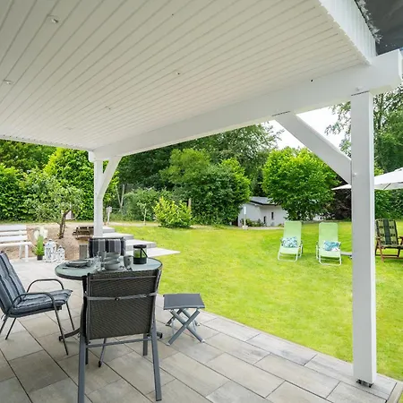 Ferienhaus Gerhart-hauptmann-strasse 1a Gartenidylle Ostseebad Kölpinsee